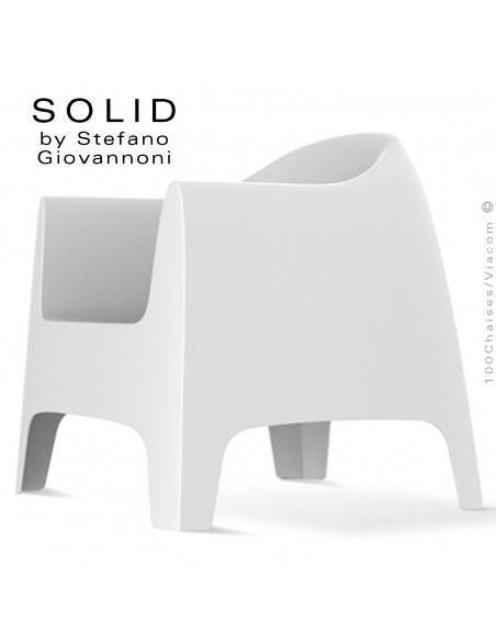 Fauteuil lounge design SOLID, structure 4 pieds avec accoudoirs, assise plastique couleur blanche.