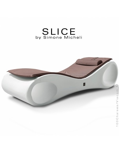 Chaise longue ou bain de soleil SLICE, structure plastique couleur blanc, avec coussin basic.