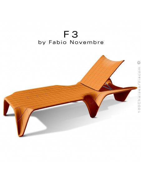 Bain de soleil ou chaise longue F3, structure et assise résine couleur orange d'aspect mat.