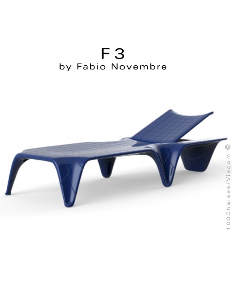 Bain de soleil ou chaise longue design F3, structure et assise résine couleur bleu Navy d'aspect brillant.
