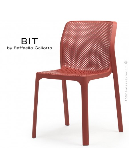 Chaise design BIT, sturcture et assise plastique couleur rouge corail.