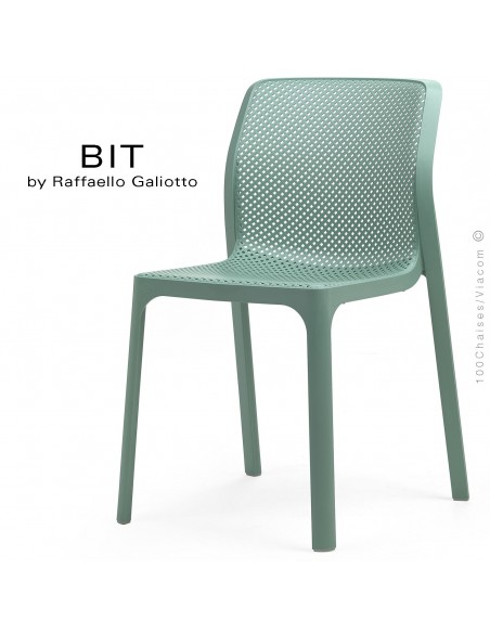 Chaise design BIT, sturcture et assise plastique couleur vert pastel.