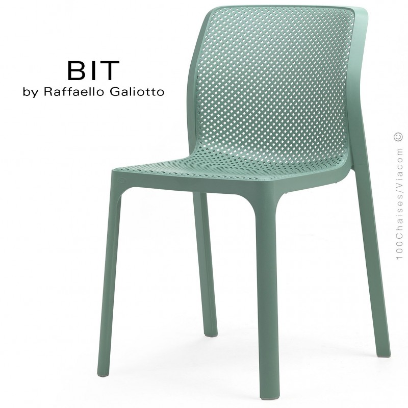 Chaise design BIT, sturcture et assise plastique couleur vert pastel.