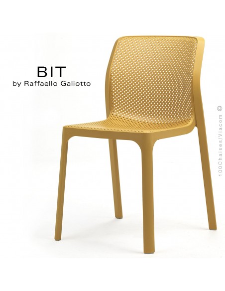 Chaise design BIT, sturcture et assise plastique couleur jaune moutarde.