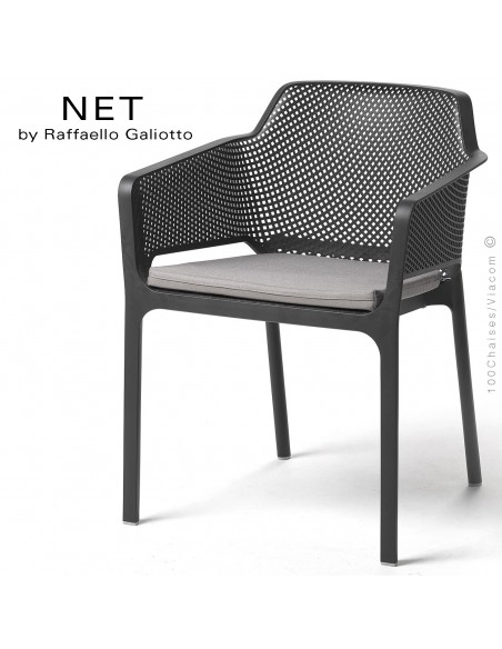 Fauteuil design NET, structure et assise plastique couleur anthracite avec coussin.