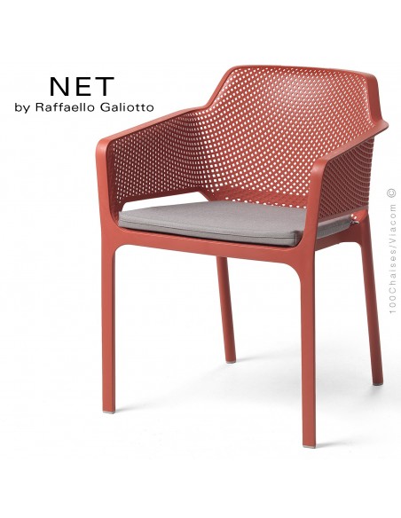 Fauteuil design NET, structure et assise plastique couleur rouge.