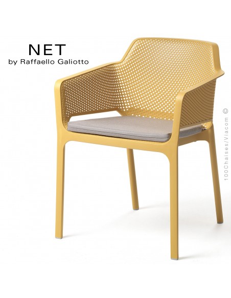 Fauteuil design NET, structure et assise plastique couleur jaune moutarde.