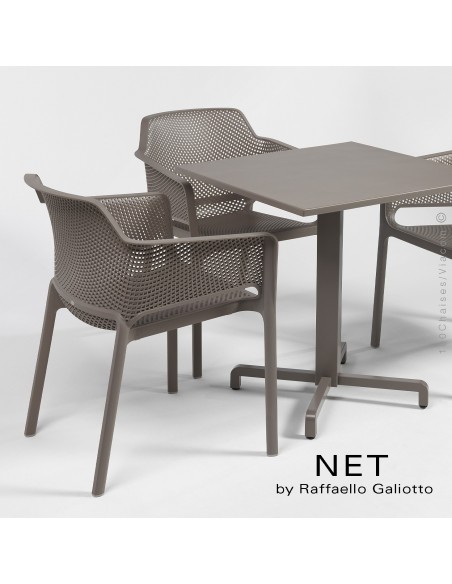 Fauteuil design NET, structure et assise plastique couleur.