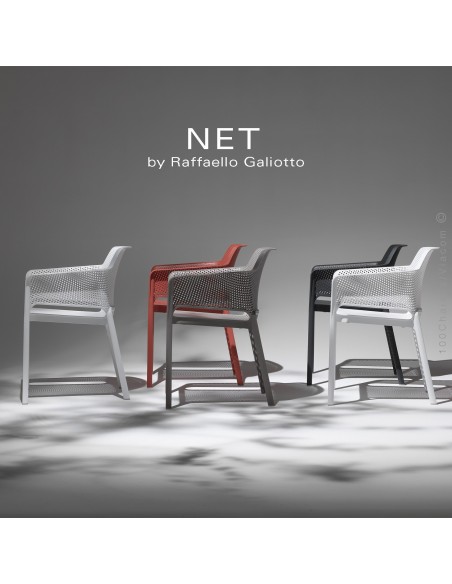 Fauteuil design NET, structure et assise plastique couleur.