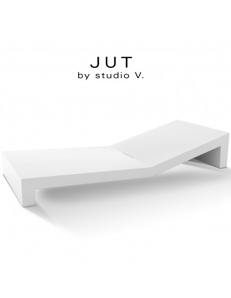 Bain de soleil ou chaise longue design JUT, structure et assise plastique et résine, couleur d'aspect mat blanc.