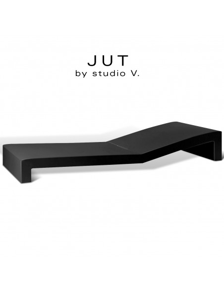 Bain de soleil ou chaise longue design JUT, structure et assise plastique et résine, couleur d'aspect mat noir.