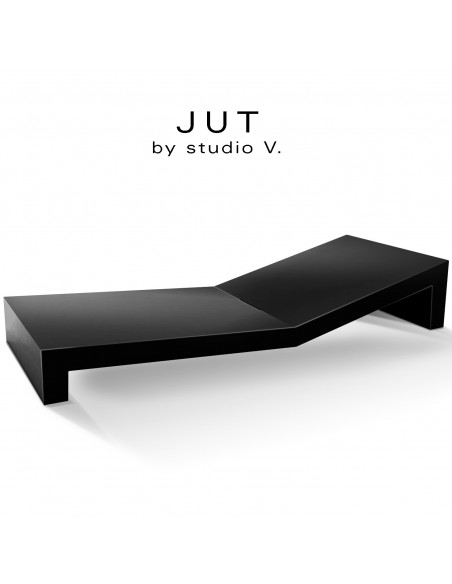 Bain de soleil ou chaise longue design JUT, structure et assise plastique et résine, couleur d'aspect mat noir.