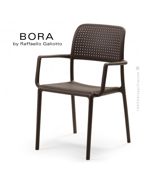 Fauteuil design BORA, sturcture et assise plastique couleur café.