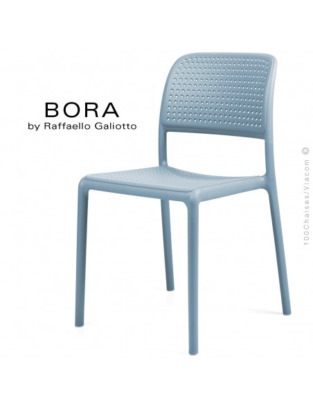 Chaise design BORA, sturcture et assise plastique couleur bleu clair.