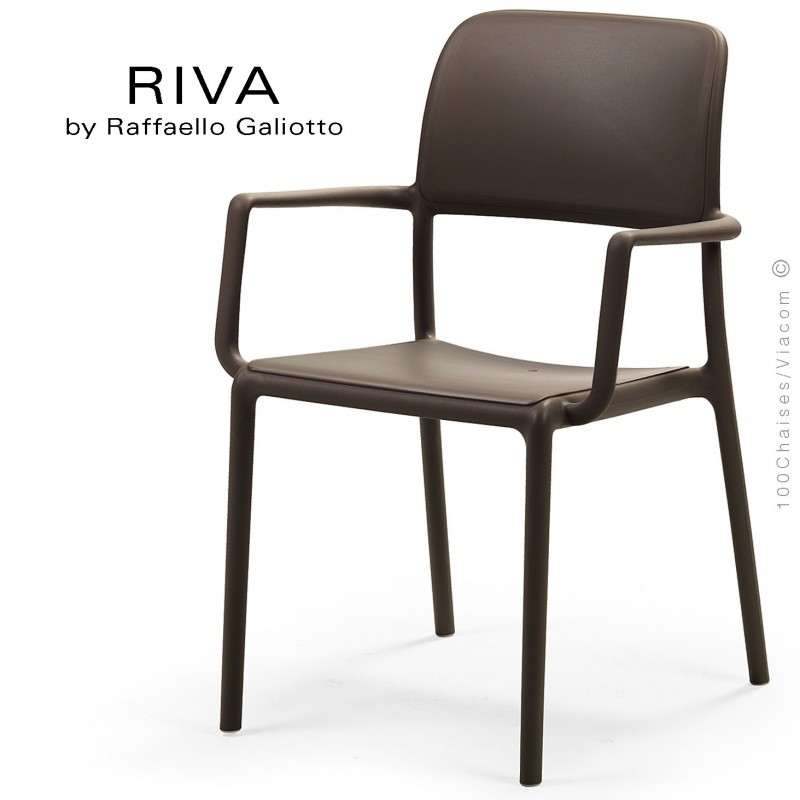 Fauteuil design RIVA, sturcture et assise plastique couleur café.