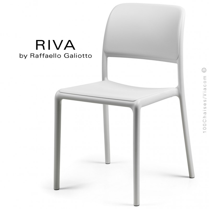 Chaise design RIVA, sturcture et assise plastique couleur blanc.