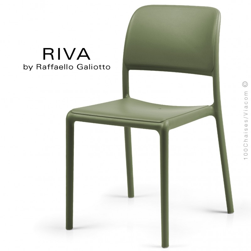 Chaise design RIVA, sturcture et assise plastique couleur vert.