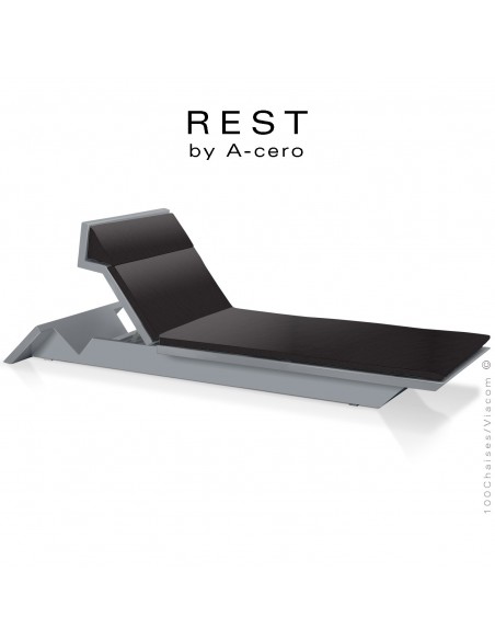 Bain de soleil ou chaise longue REST, structure et assise plastique couleur gris d'aspect mat, avec coussin anthracite.