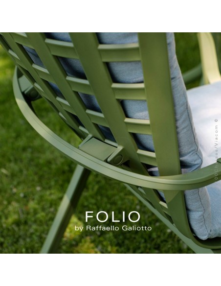 Fauteuil bergère FOLIO, structure et assise plastique.