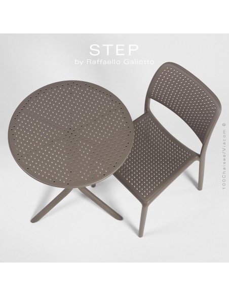 Collection Table STEP, plateau rond plastique ajouré, piétement colonne centrale plastique.