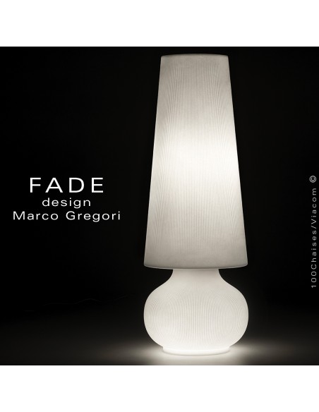 Maxi lampe lumineuse FADE, structure plastique nervurée, éclairage par LED, platine de sol inox.