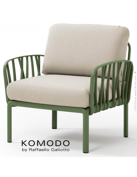 Fauteuil KOMODO, plastique vert, coussin tissu blanc cassé.