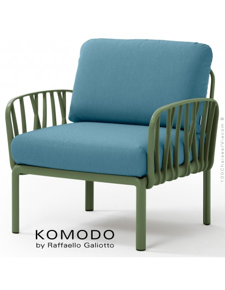 Fauteuil KOMODO, plastique vert, coussin tissu bleu foncé.