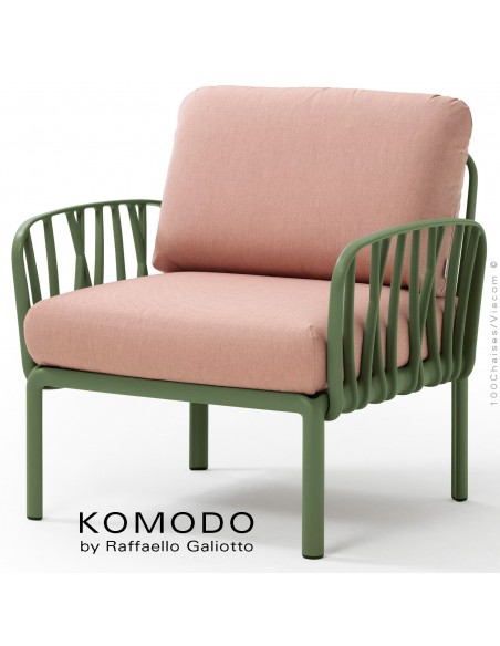 Fauteuil KOMODO, plastique vert, coussin tissu rose.