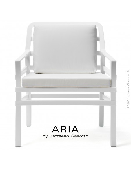 Fauteuil lounge ARIA, structure plastique blanc, avec coussin d'assise et dossier blanc.