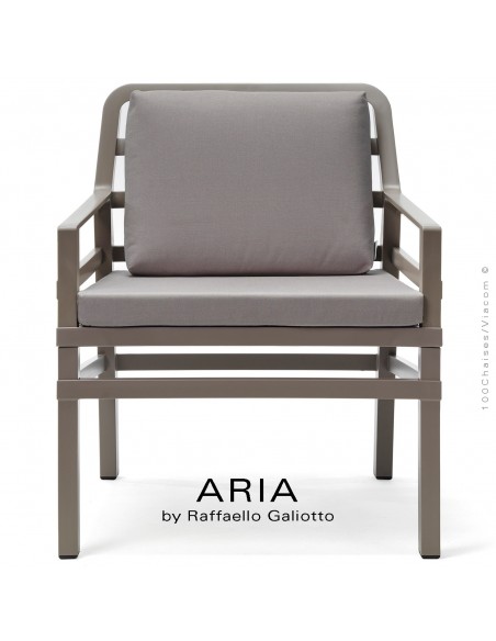 Fauteuil lounge ARIA, structure plastique gris tourterelle, avec coussin d'assise et dossier gris.