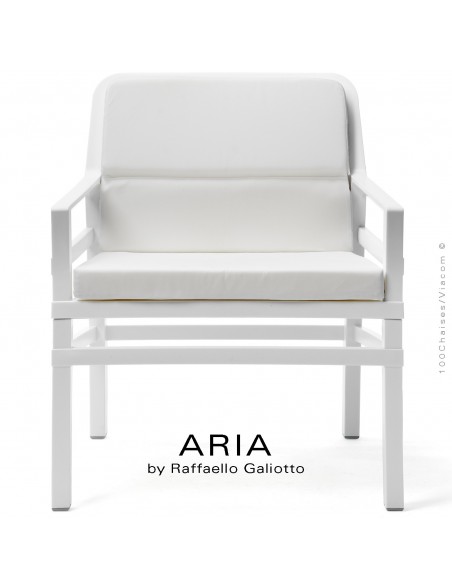 Fauteuil lounge ARIA FIT, structure plastique blanc, avec coussin d'assise et dossier blanc.
