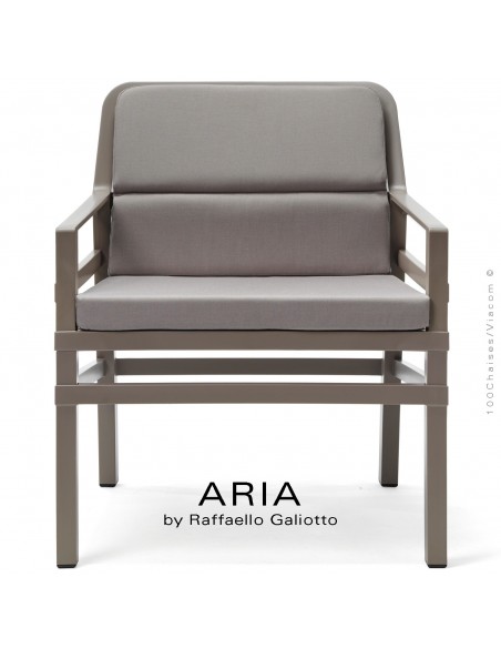 Fauteuil lounge ARIA FIT, structure plastique gris tourterelle, avec coussin d'assise et dossier gris.