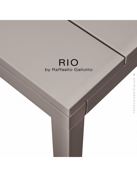 Table à manger RIO 140 gris tourterelle, plateau rectangulaire extensible en plastique, 4 pieds en aluminium.