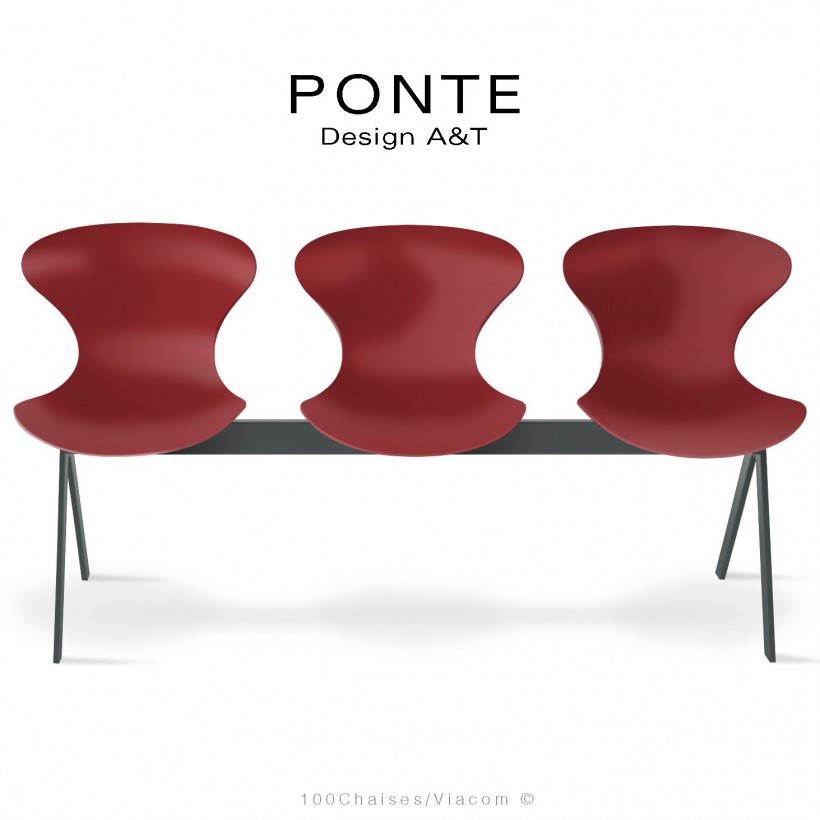Banc PONTE 3 places, piétement acier peint gris basalte, coque plastique couleur rouge.
