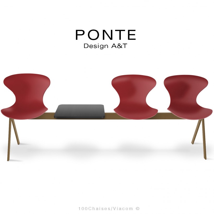 Banc PONTE, 3 places, piétement acier peint or nacré, coque plastique couleur rouge, tablette noir.