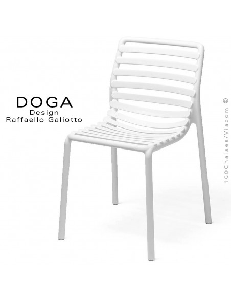 Chaise design DOGA, structure et assise plastique couleur blanche.