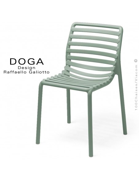 Chaise design DOGA, structure et assise plastique couleur vert menthe.