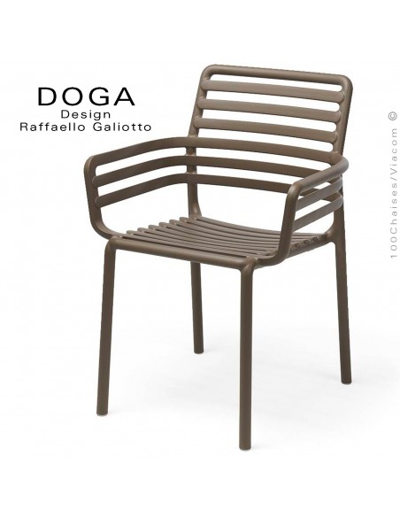 Fauteuil design DOGA, structure et assise plastique monobloc couleur tabac.