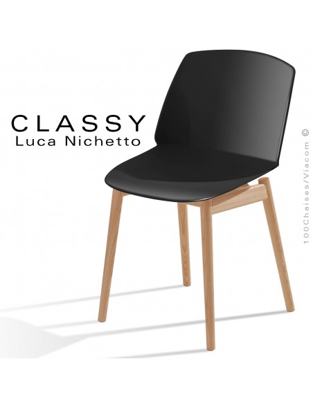 Chaise design CLASSY, piétement bois de Frêne vernis châtaigne, assise coque plastique couleur noir.