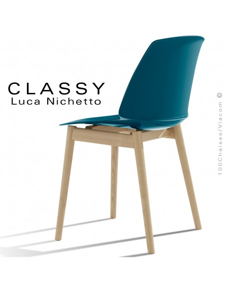 Chaise design CLASSY, piétement bois de Frêne vernis naturel, assise coque plastique couleur bleu d'eau.