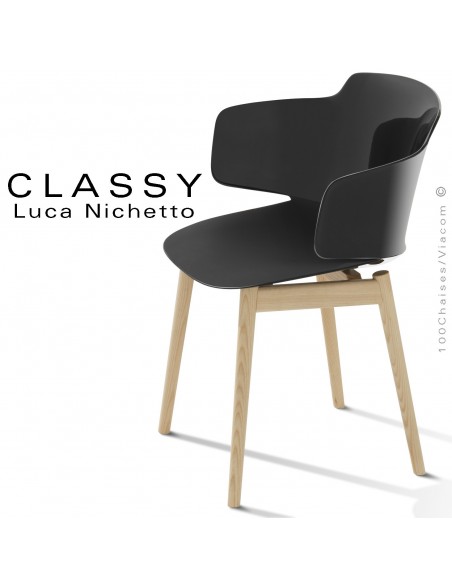 Fauteuil design CLASSY, piétement bois de Frêne vernis miel, assise coque plastique couleur noir.