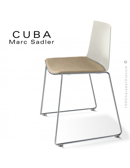 Chaise design CUBA, piétement luge chromé brillant, coque plastique couleur blanc pur, tissu couleur crème.