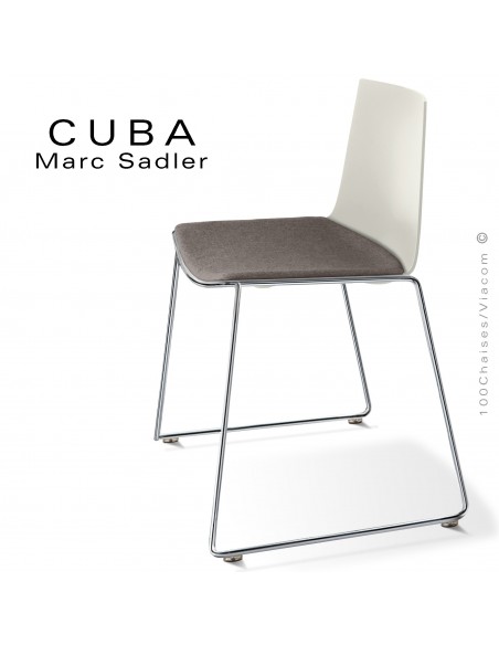 Chaise design CUBA, piétement luge chromé brillant, coque plastique couleur blanc pur, tissu couleur gris.