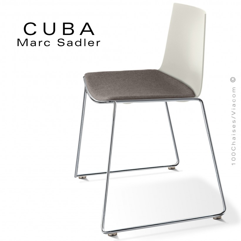 Chaise design CUBA, piétement luge chromé brillant, coque plastique couleur blanc pur, tissu couleur gris.