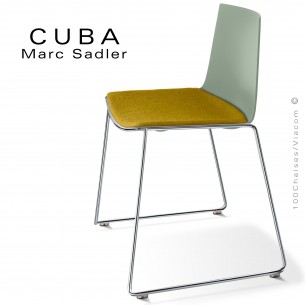 Chaise design CUBA, piétement luge chromé brillant, coque plastique couleur vert Pistache, tissu couleur jaune Paille.