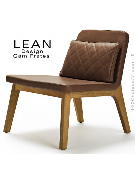 Fauteuil lounge LEAN, pour salle d'attente ou salon, finition chêne huilé, cuir cognac avec coussin.