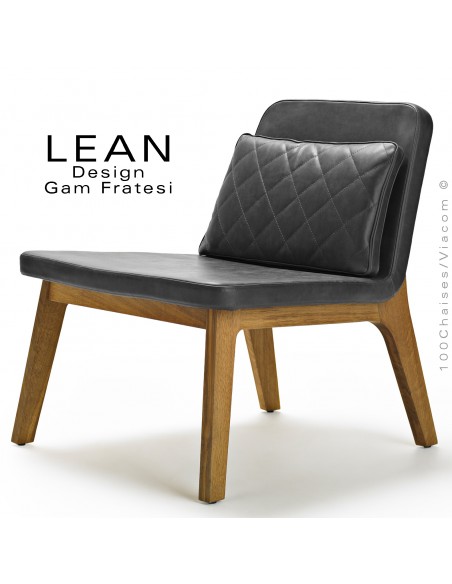 Fauteuil lounge LEAN, pour salle d'attente ou salon, finition chêne huilé, cuir noir avec coussin.