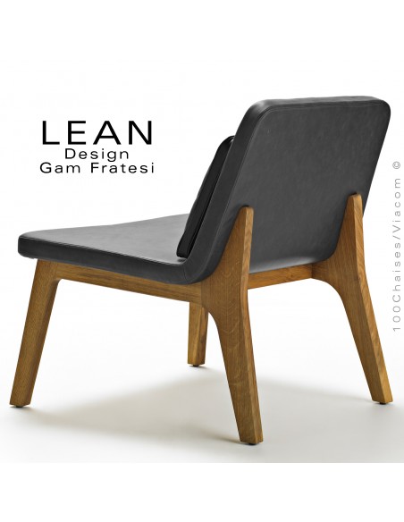 Fauteuil lounge LEAN, pour salle d'attente ou salon, finition chêne huilé, cuir noir avec coussin.