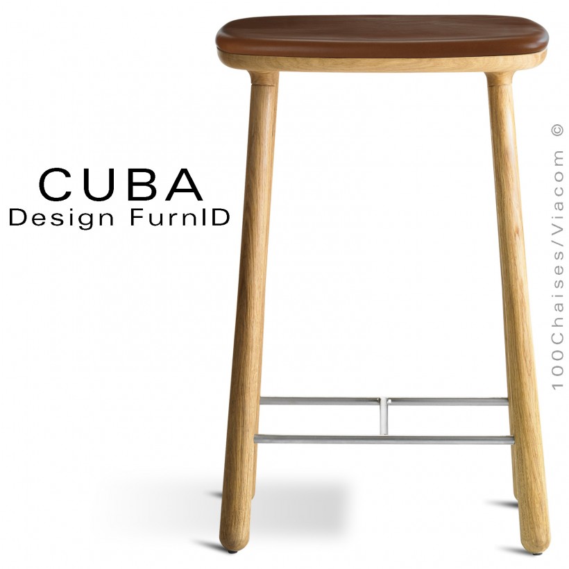 Tabouret design CUBA, structure en bois de chêne massif huilé, assise cuir couleur marron.