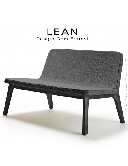 Banquette design LEAN, piétement chêne massif teinté noir, assise tissu couleur anthracite.